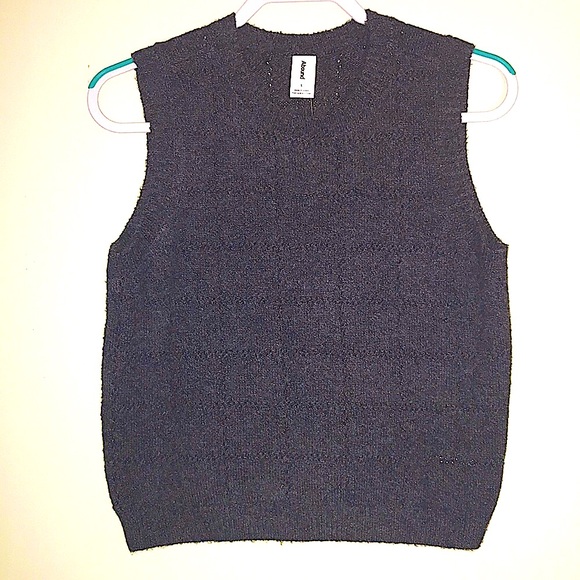 New!!! Sleeveless Grey Sweater NWT. Large - Picture 1 of 7
